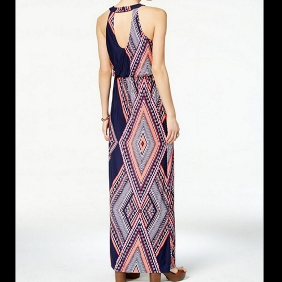 Beautiful Floor Length Dress 💲BUNDLE AND SAVE BIG💲 - Picture 2 of 5